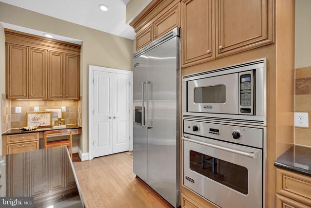 1818 POTOMAC GREENS DR, Alexandria, VA 22314