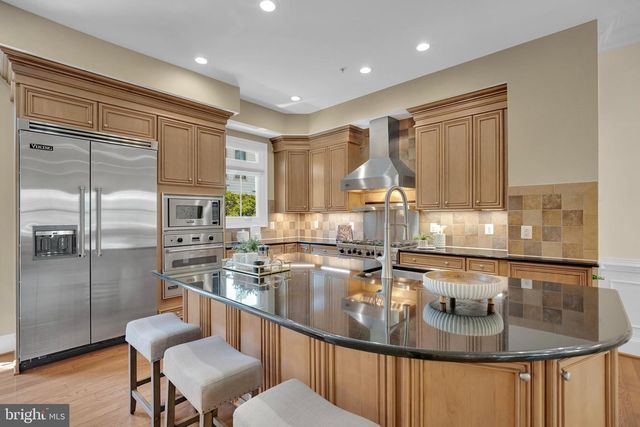 1818 POTOMAC GREENS DR, Alexandria, VA 22314