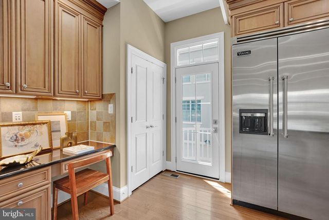 1818 POTOMAC GREENS DR, Alexandria, VA 22314