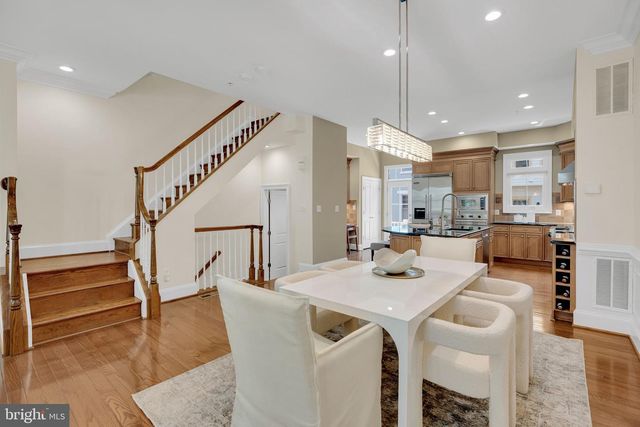 1818 POTOMAC GREENS DR, Alexandria, VA 22314