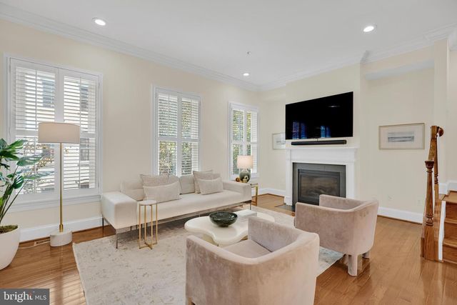 1818 POTOMAC GREENS DR, Alexandria, VA 22314