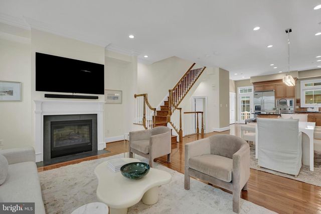 1818 POTOMAC GREENS DR, Alexandria, VA 22314