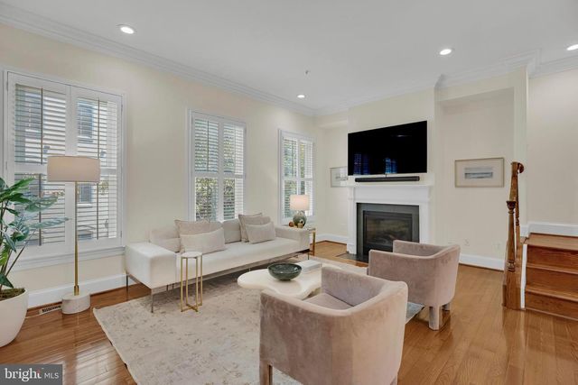 1818 POTOMAC GREENS DR, Alexandria, VA 22314