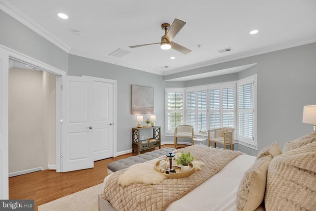 1818 POTOMAC GREENS DR, Alexandria, VA 22314