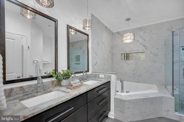 1818 POTOMAC GREENS DR, Alexandria, VA 22314