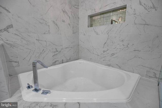 1818 POTOMAC GREENS DR, Alexandria, VA 22314