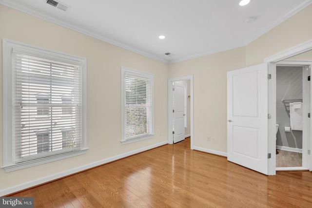 1818 POTOMAC GREENS DR, Alexandria, VA 22314