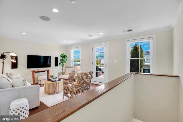1818 POTOMAC GREENS DR, Alexandria, VA 22314