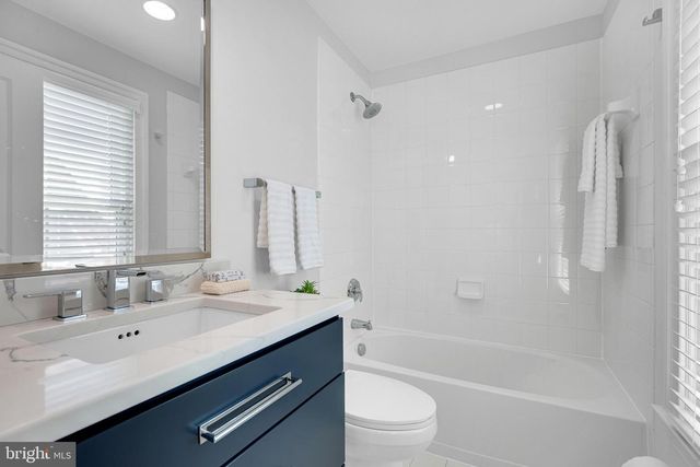 1818 POTOMAC GREENS DR, Alexandria, VA 22314
