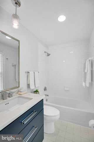 1818 POTOMAC GREENS DR, Alexandria, VA 22314