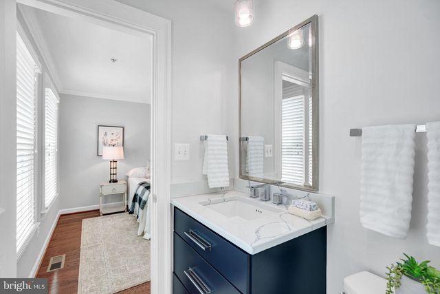 1818 POTOMAC GREENS DR, Alexandria, VA 22314