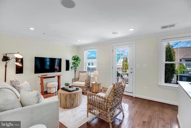 1818 POTOMAC GREENS DR, Alexandria, VA 22314