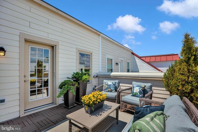 1818 POTOMAC GREENS DR, Alexandria, VA 22314