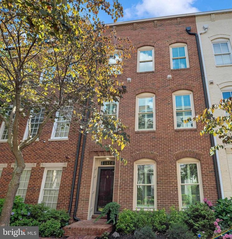 1818 POTOMAC GREENS DR, Alexandria, VA 22314