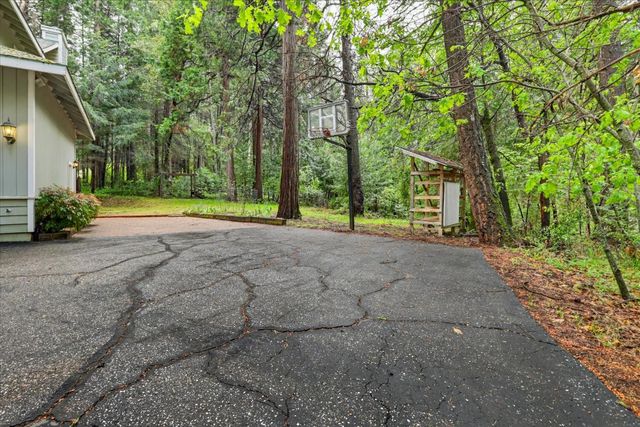 17900 Lightfoot Way, Nevada City, CA 95959