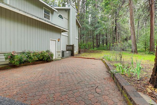 17900 Lightfoot Way, Nevada City, CA 95959