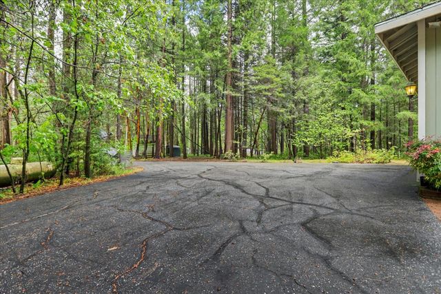 17900 Lightfoot Way, Nevada City, CA 95959