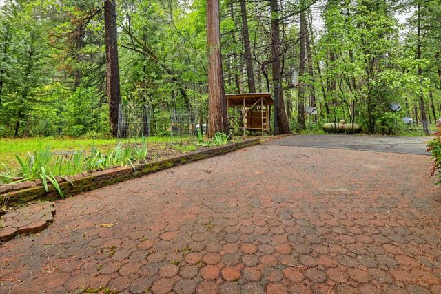 17900 Lightfoot Way, Nevada City, CA 95959