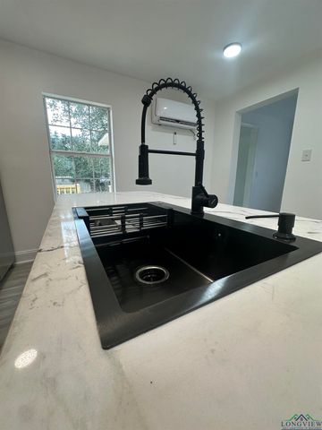 109 W Sedberry, Jefferson, TX 75657