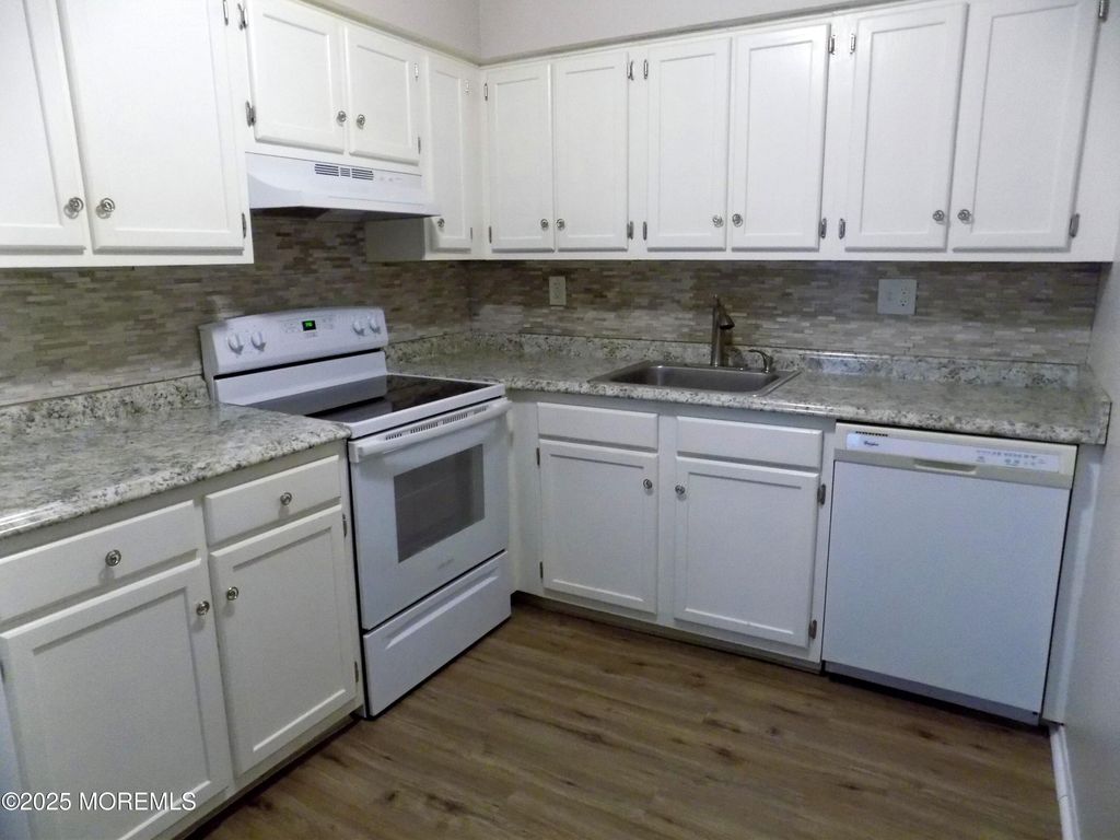 27 Newport Court, 239, Brick, NJ 08724