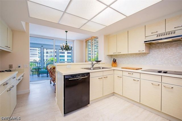 4401 Gulf Shore BLVD N D306, Naples, FL 34103