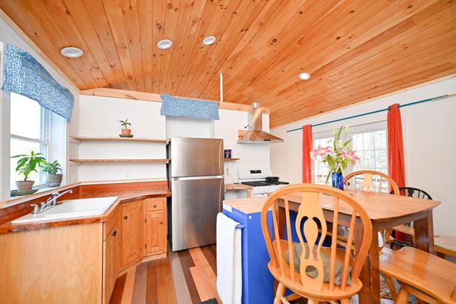 66R Ledge Farm Road, Nottingham, NH 03290