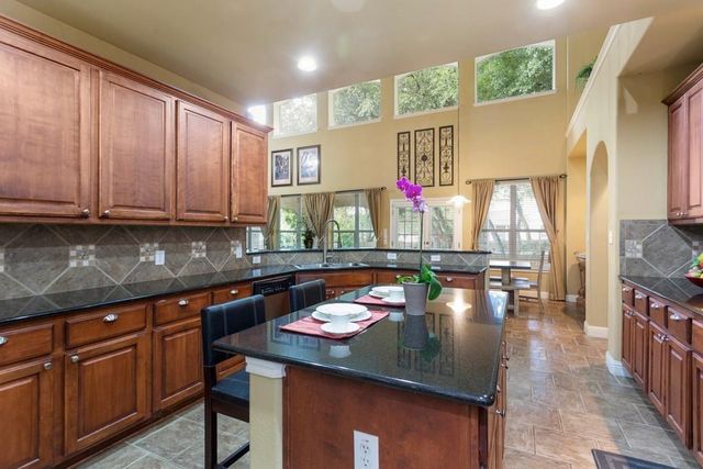 1442 River Forest DR, Round Rock, TX 78665