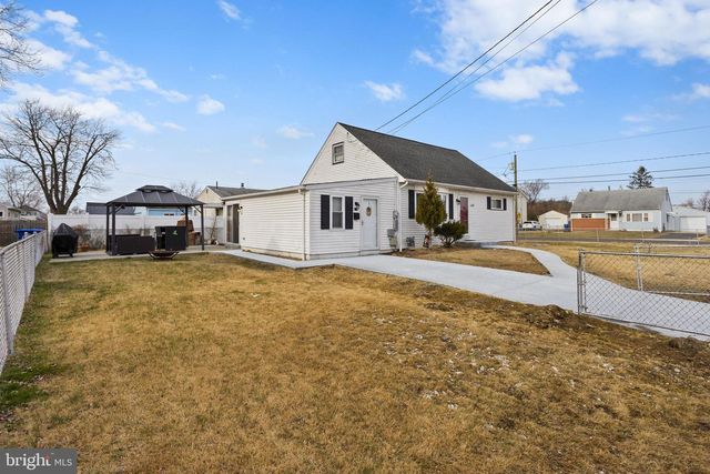 216 BLUE JAY LN, Mount Holly, NJ 08060