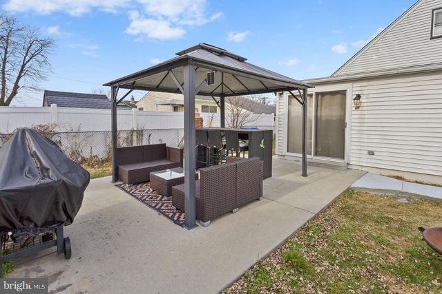 216 BLUE JAY LN, Mount Holly, NJ 08060