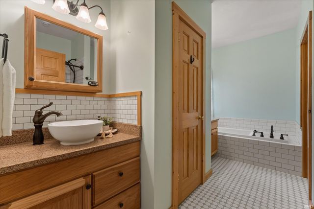 7185 N 1150 W Road, Shipshewana, IN 46565