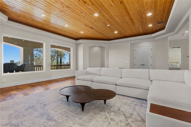 712 Canyon Greens Drive, Las Vegas, NV 89144