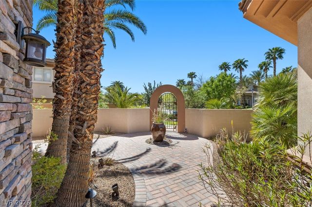 712 Canyon Greens Drive, Las Vegas, NV 89144