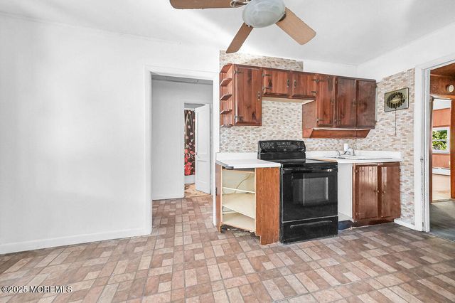 108 W Concourse, Keyport, NJ 07735