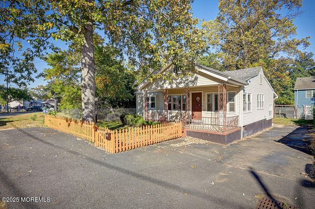 108 W Concourse, Keyport, NJ 07735