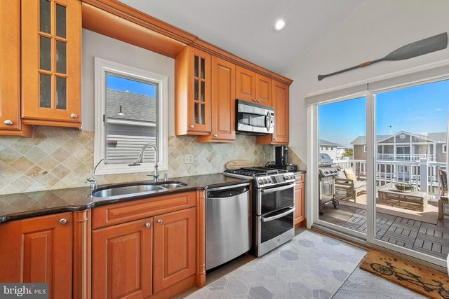 218 W 27TH ST, Ship Bottom, NJ 08008