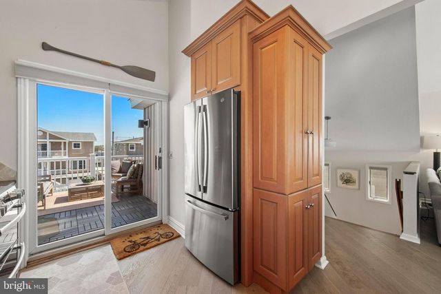 218 W 27TH ST, Ship Bottom, NJ 08008