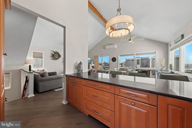 218 W 27TH ST, Ship Bottom, NJ 08008