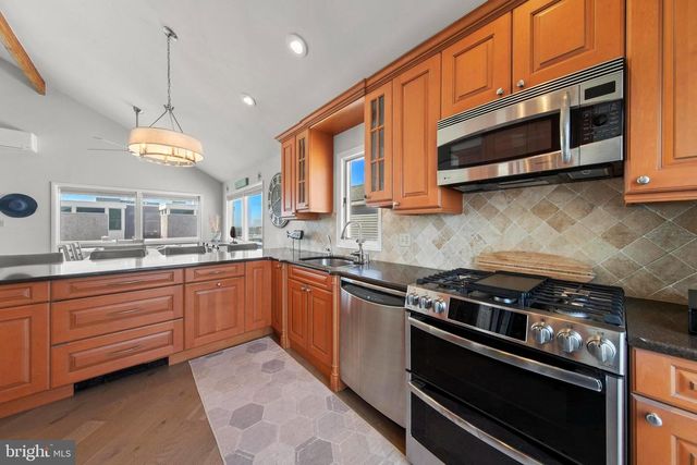 218 W 27TH ST, Ship Bottom, NJ 08008