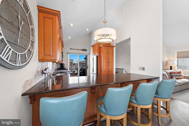 218 W 27TH ST, Ship Bottom, NJ 08008