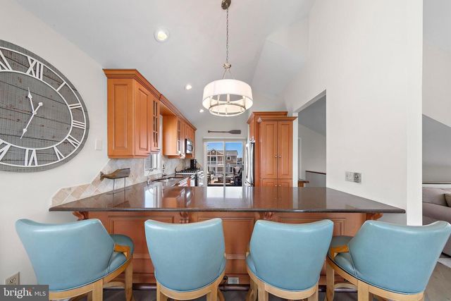 218 W 27TH ST, Ship Bottom, NJ 08008