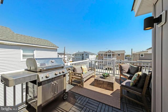 218 W 27TH ST, Ship Bottom, NJ 08008