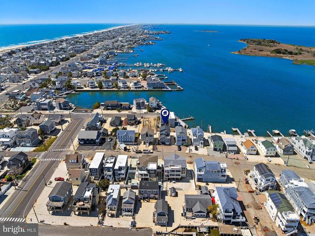 218 W 27TH ST, Ship Bottom, NJ 08008