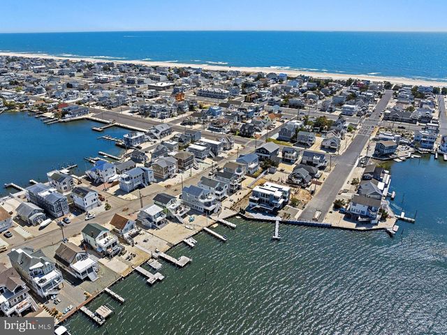 218 W 27TH ST, Ship Bottom, NJ 08008