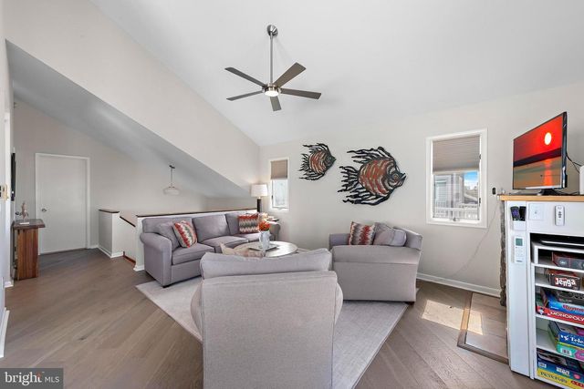 218 W 27TH ST, Ship Bottom, NJ 08008