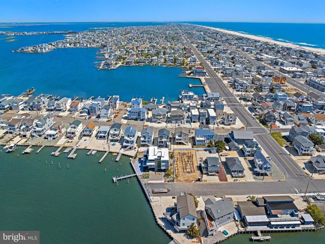 218 W 27TH ST, Ship Bottom, NJ 08008