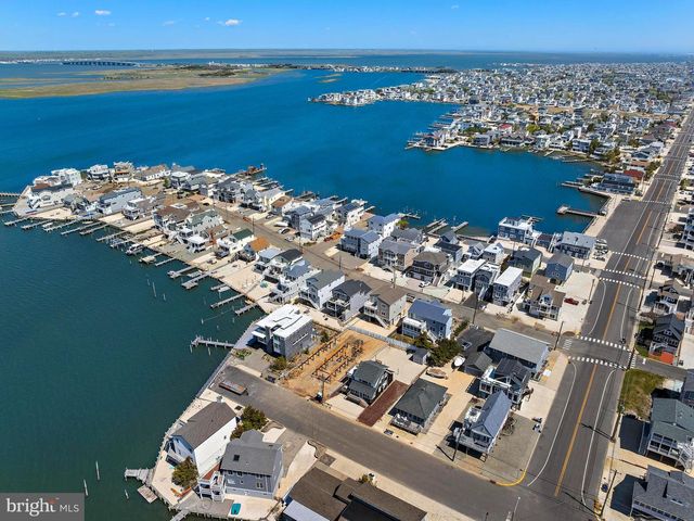 218 W 27TH ST, Ship Bottom, NJ 08008