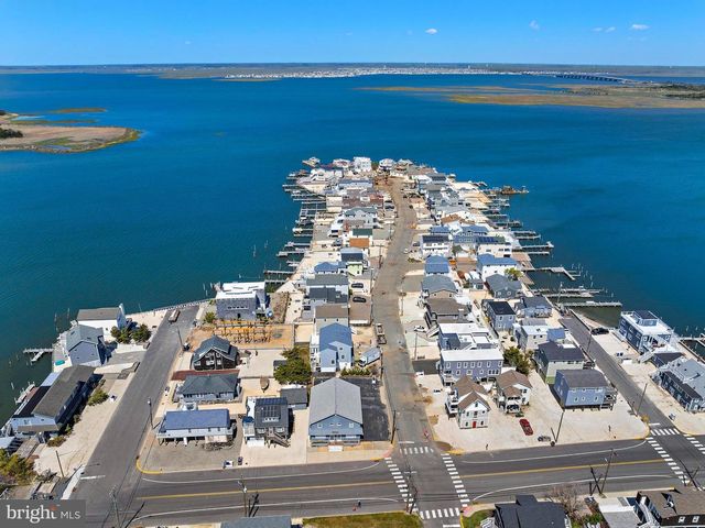 218 W 27TH ST, Ship Bottom, NJ 08008