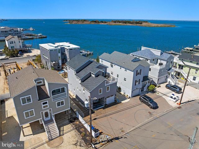 218 W 27TH ST, Ship Bottom, NJ 08008