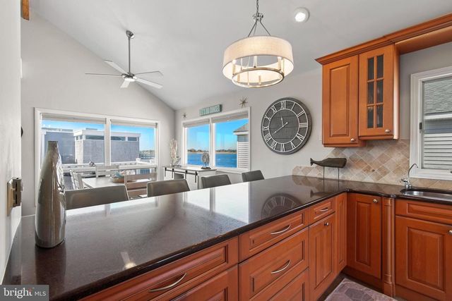 218 W 27TH ST, Ship Bottom, NJ 08008
