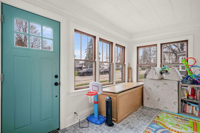 412 W High Street, Sycamore, IL 60178